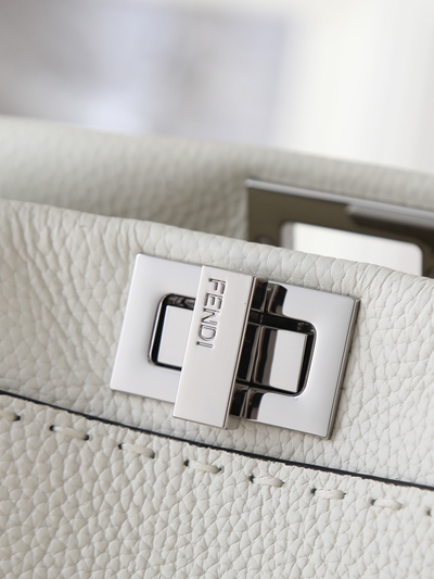 フェンディバッグ角部分ディテール